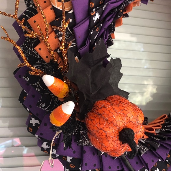 Handmade Halloween wreath with pumpkin detail - Picture 2 of 2